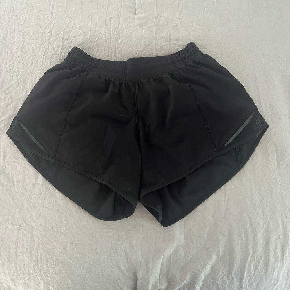 Lululemon 4inch Hotty hot shorts size 6, color black